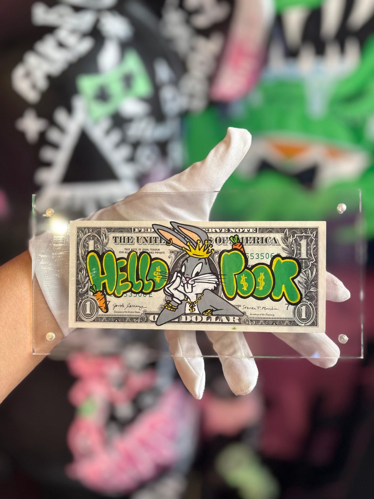 Dólar pintado a mano Hello Poor · Rabbit Cash Rain · Saint Gallery Ibiza