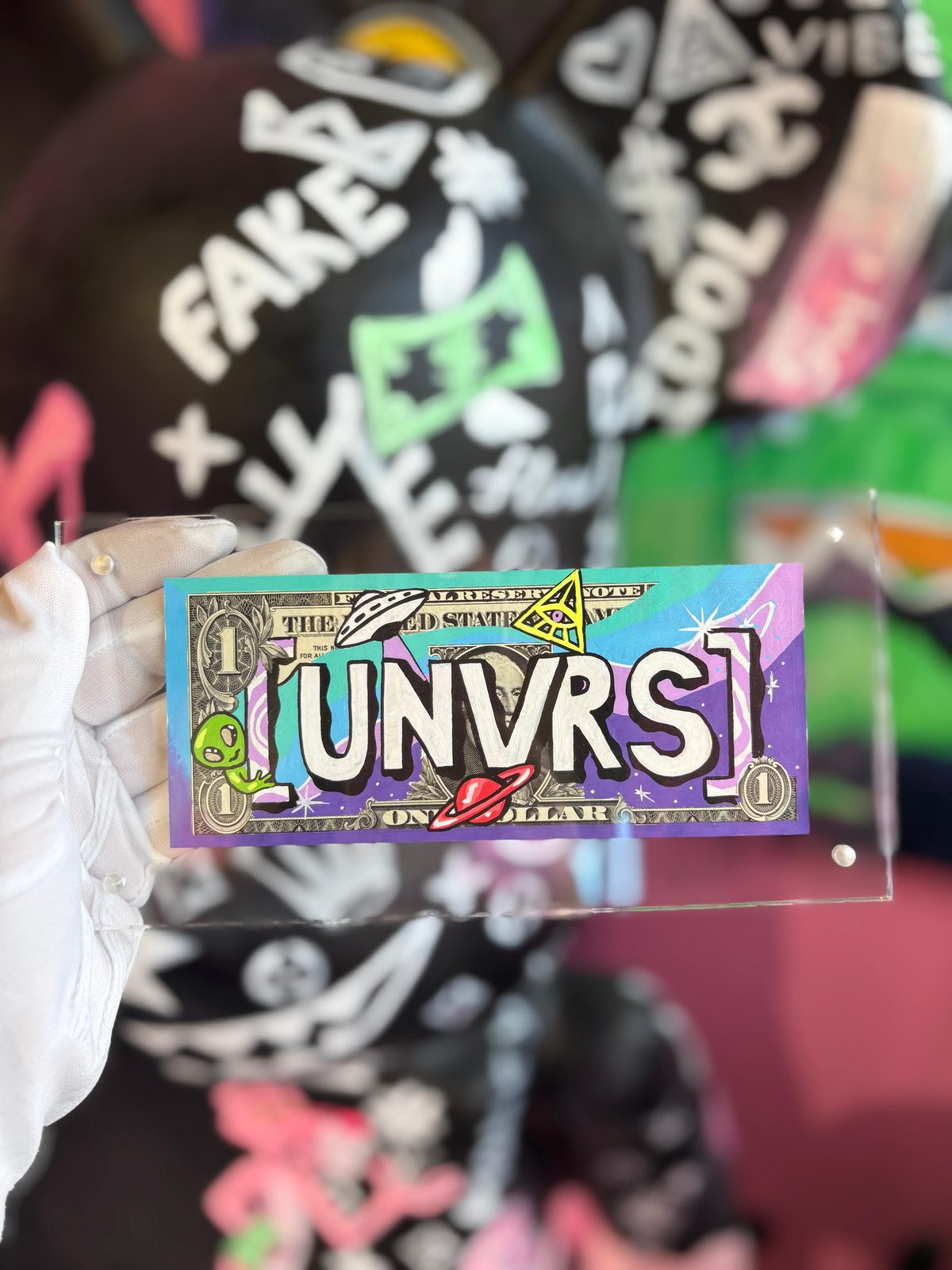 Dólar pintado a mano UNVRS · Saint Universe · Saint Gallery Ibiza