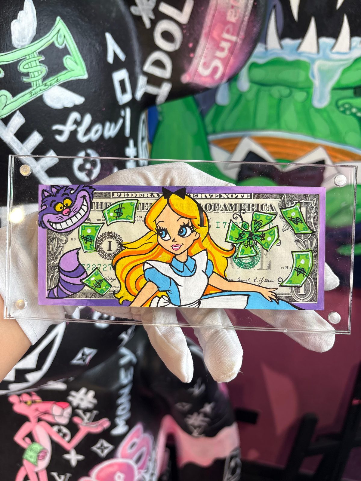 Dólar pintado a mano Alice in Moneyland · Saint Universe · Saint Gallery Ibiza