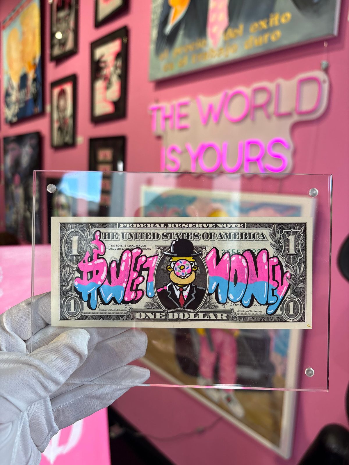 Dólar pintado a mano Sweet Money · Saint Universe · Saint Gallery Ibiza