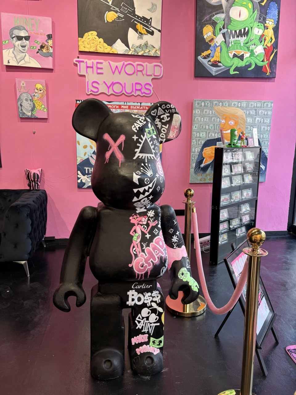 Escultura Money Bear Black · Irina Saint · Saint Gallery Ibiza
